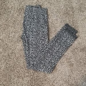 Grey leopard leggings